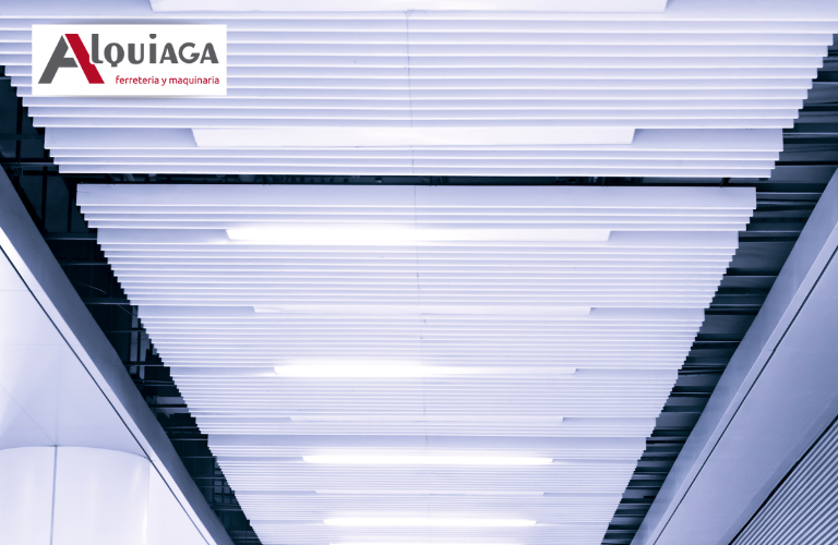 Regleta fluorescente y pantalla