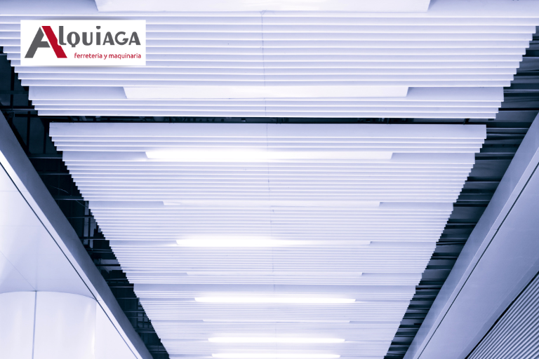 Regleta fluorescente y pantalla