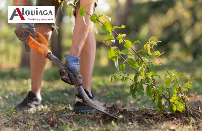 Hombre con mango de herramientas