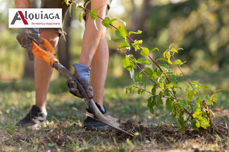 Hombre con mango de herramientas